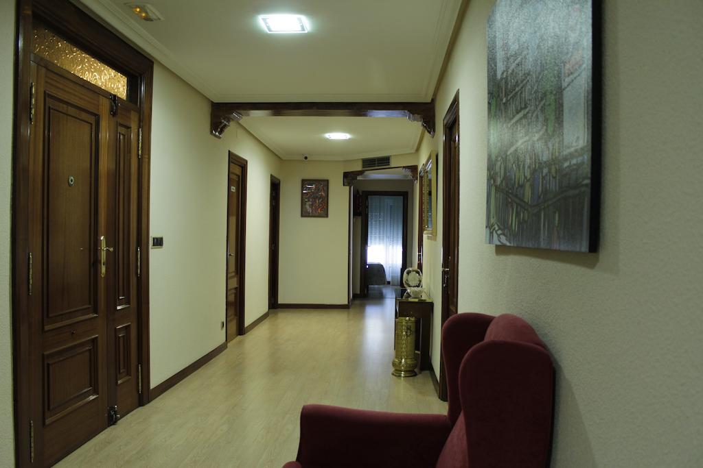 Hostal Ana Belen Мадрид Екстериор снимка