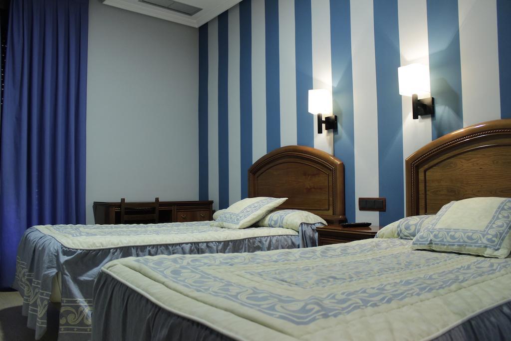 Hostal Ana Belen Мадрид Екстериор снимка