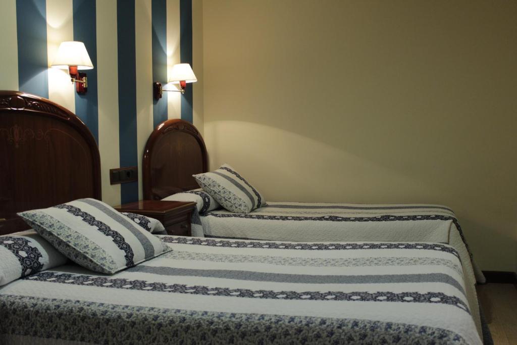 Hostal Ana Belen Мадрид Екстериор снимка