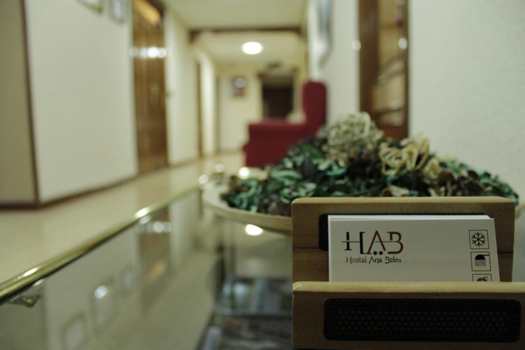 Hostal Ana Belen Мадрид Екстериор снимка