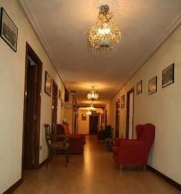 Hostal Ana Belen Мадрид Екстериор снимка